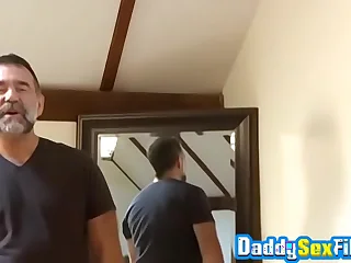 Mature gay guy receives sloppy blowjob before analdrilling